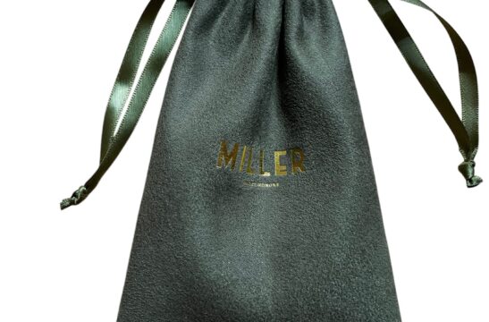 pochon bijoux joaillerie en peau teintée et ruban satin Étui bijoux